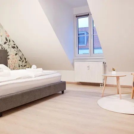 Zentral In - 3 Schlafzimmer - 6 Gaeste - Grosszuegig Apartman *